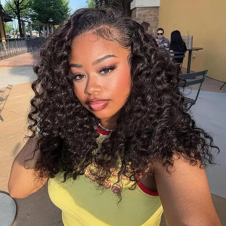 Perruque en dentelle transparente bouclée en spirale brun chocolat 13x4 avec ligne de cheveux naturelle 