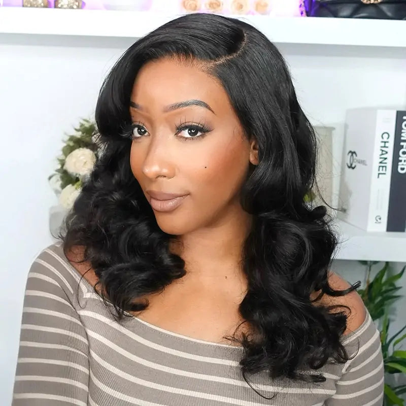 Perruque Lace Front Wig 13x4 en cheveux humains couleur naturelle ondulée 