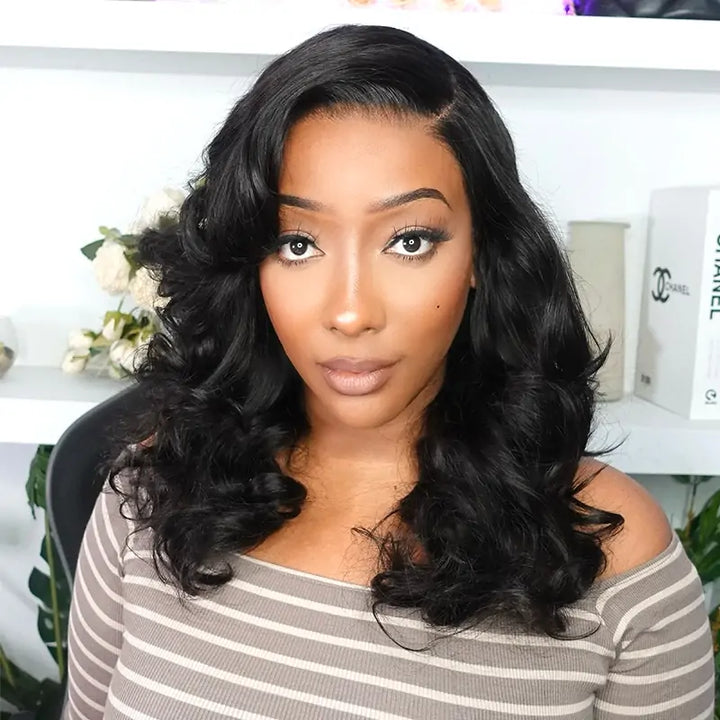 Perruque Lace Front Wig 13x4 en cheveux humains couleur naturelle ondulée 